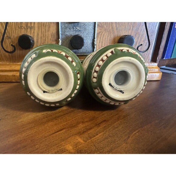 Temp-tations Salt and Pepper shakers, Basketweave Old World POINSETTIA - Picture 4 of 4